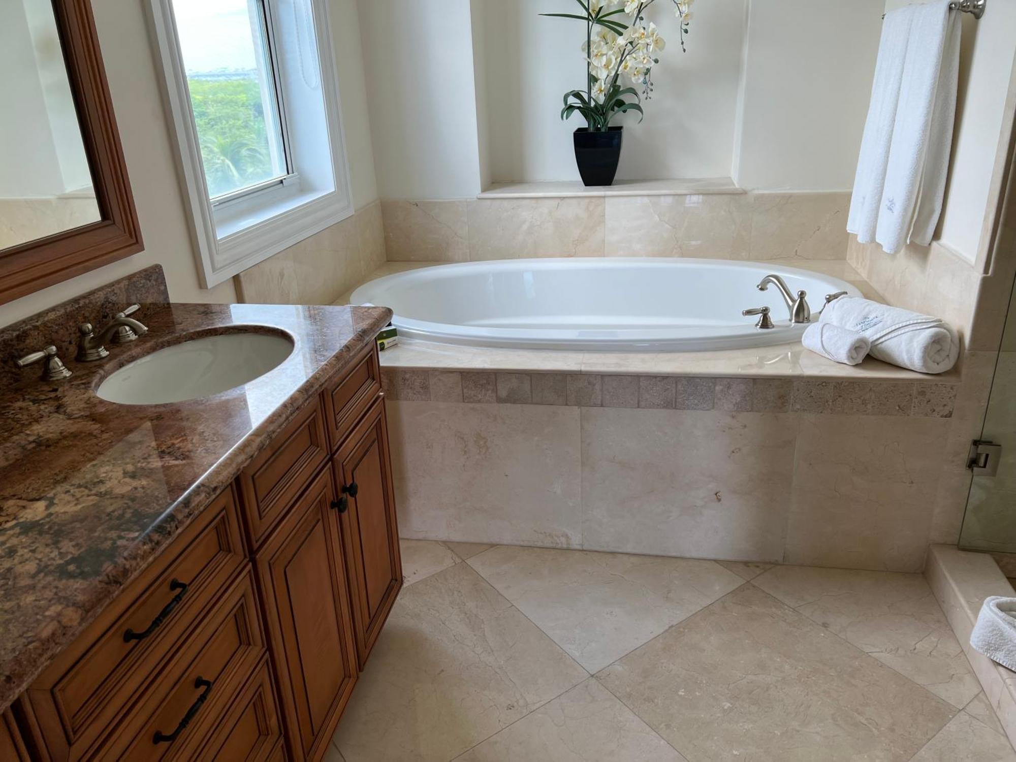 Affordable Luxury 3br The Has To Offer It Is The Landmark Apartment *