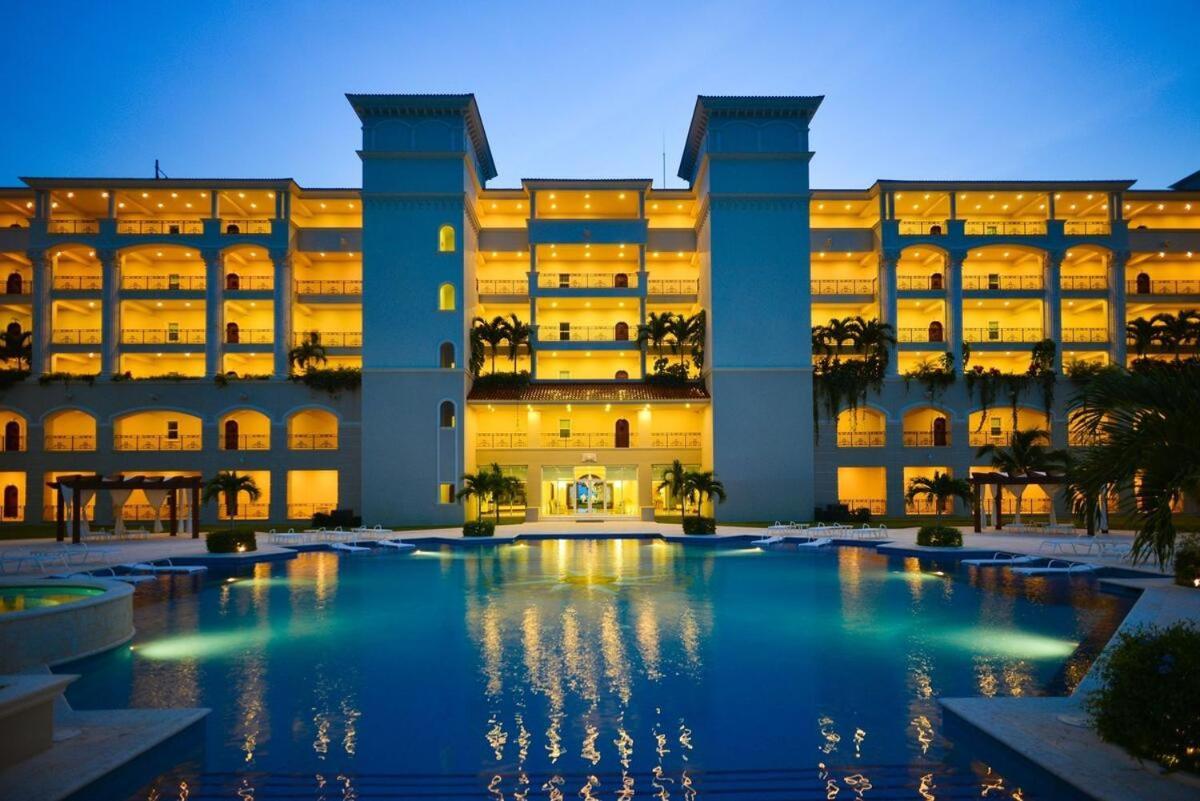 Affordable Luxury 3br The Has To Offer It Is The Landmark Apartamento
